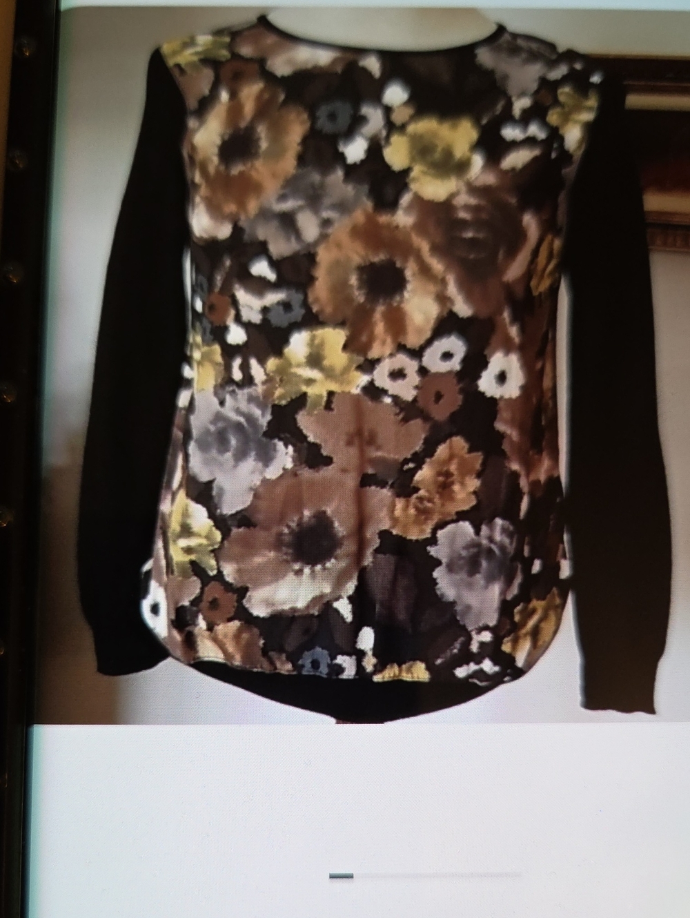 Floral Front Long-Sleeve Sweatshirt in Black and Brown